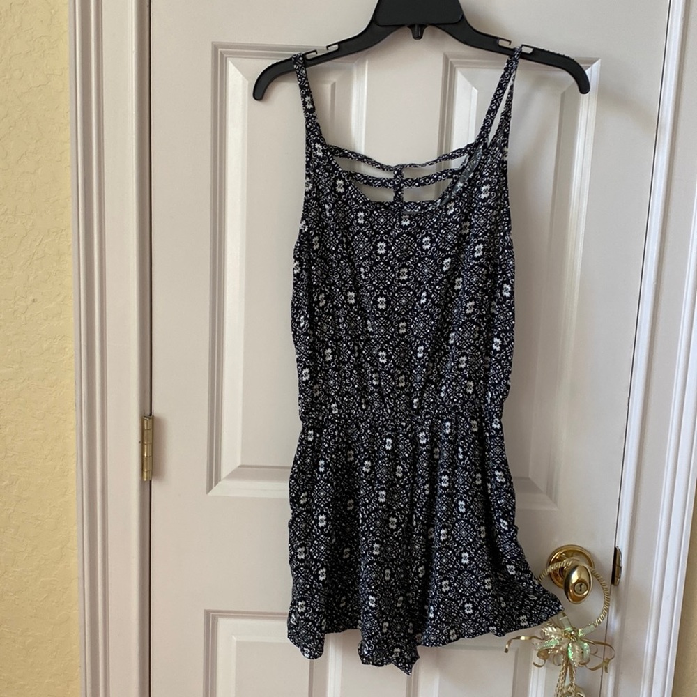 Xhilaration Women Romper Size Medium. Black and white design. Elastic waist